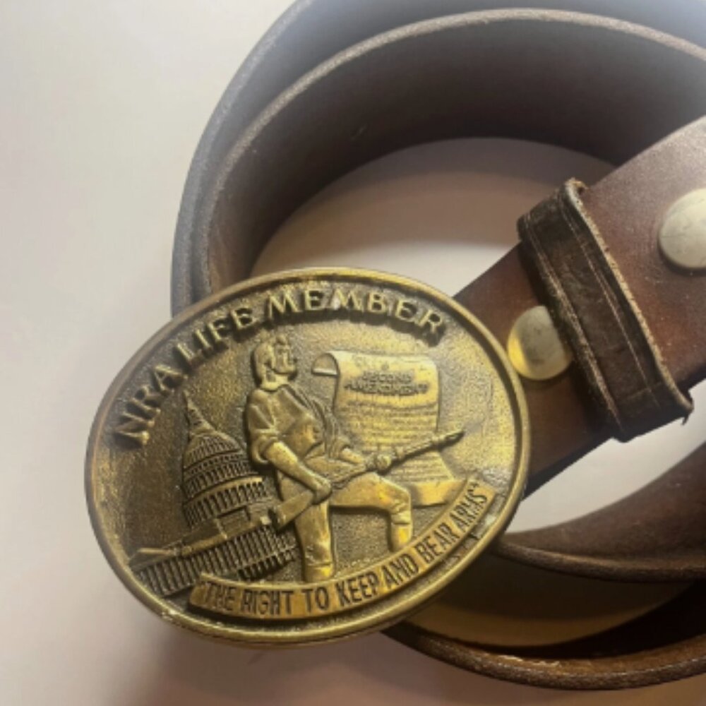 VINTAGE 1970s *NRA LIFE MEMBER* THE RIGHT BEAR ARMS BELT BUCKLE & BELT Brass